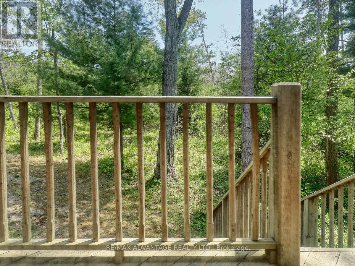 10404 Pinetree Drive, Lambton Shores, Ontario  N0M 1T0 - Photo 10 - X13165260