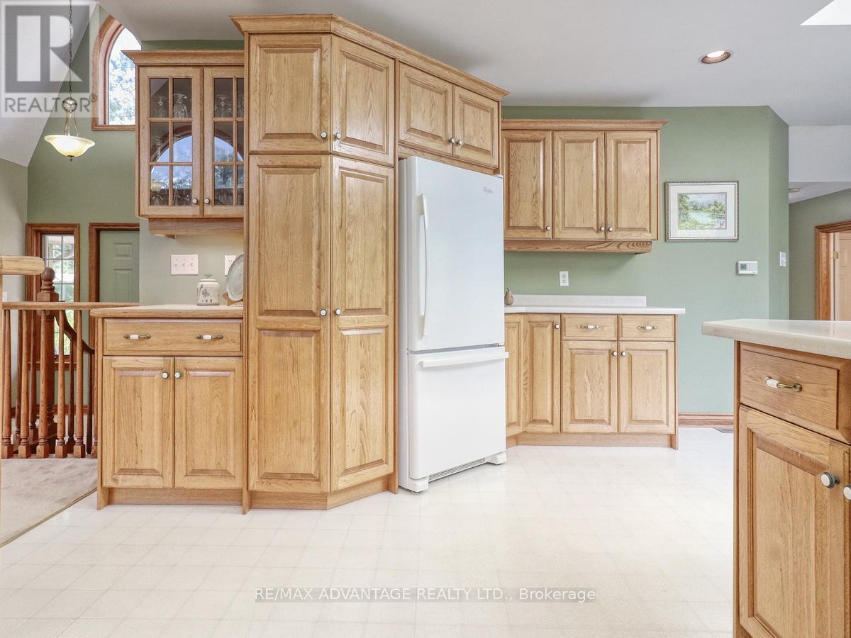 10404 Pinetree Drive, Lambton Shores, Ontario  N0M 1T0 - Photo 21 - X13165260