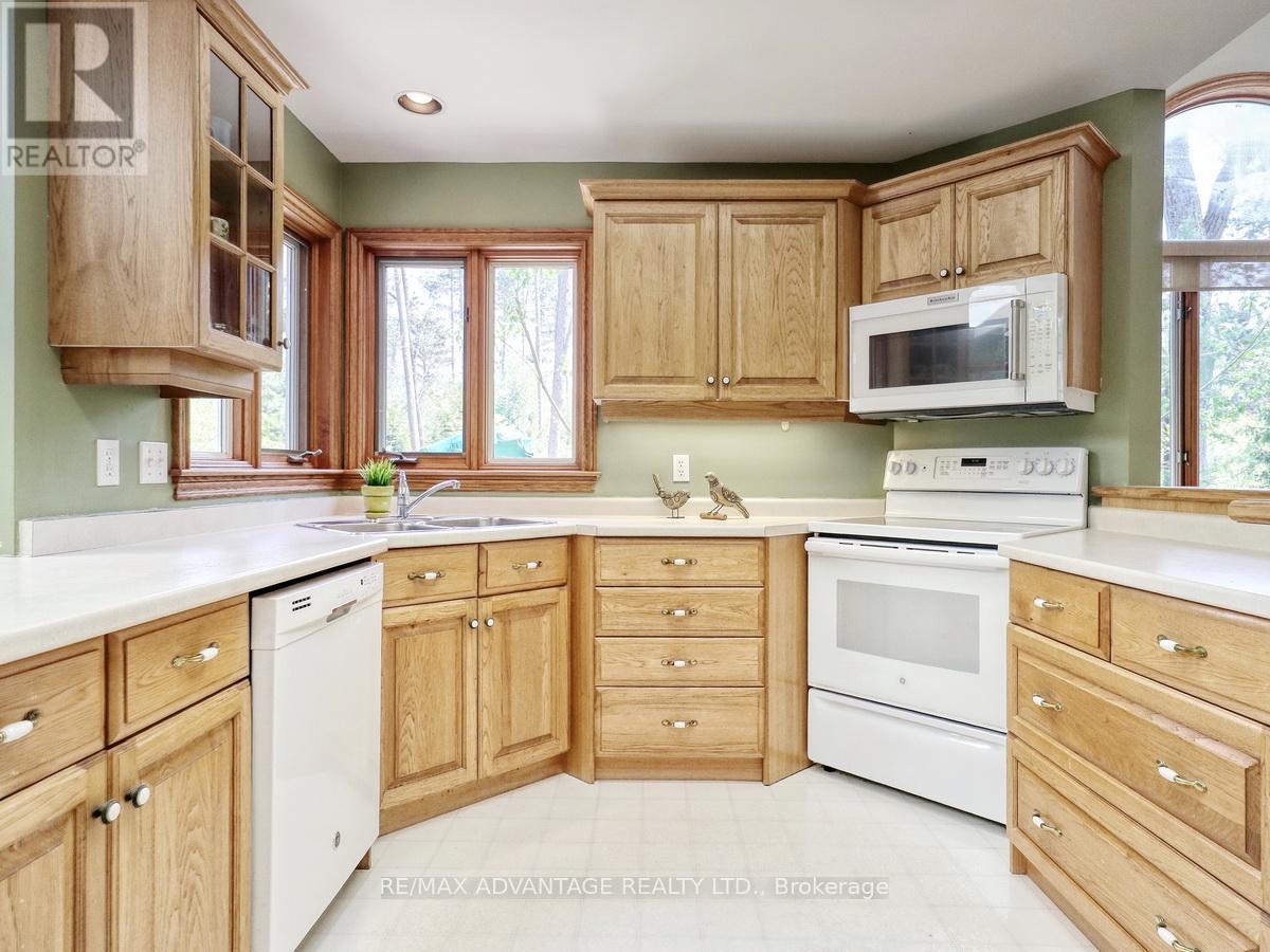 10404 Pinetree Drive, Lambton Shores, Ontario  N0M 1T0 - Photo 22 - X13165260