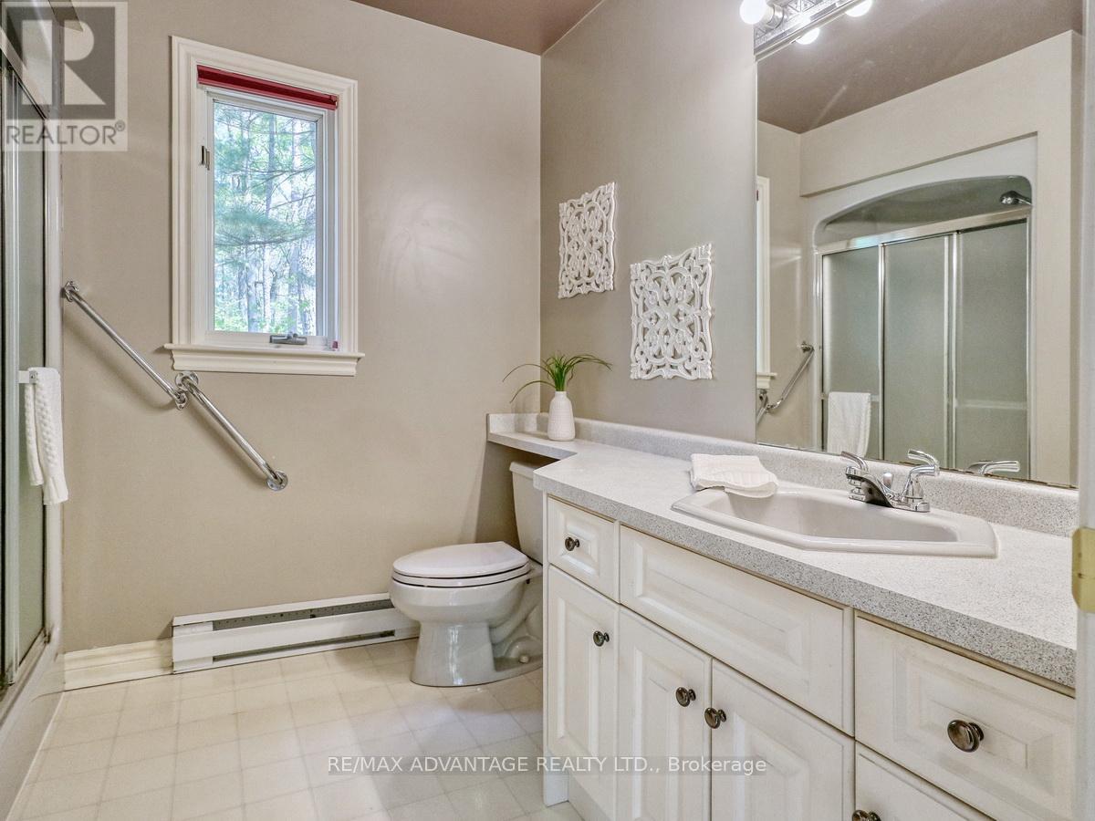 10404 Pinetree Drive, Lambton Shores, Ontario  N0M 1T0 - Photo 28 - X13165260