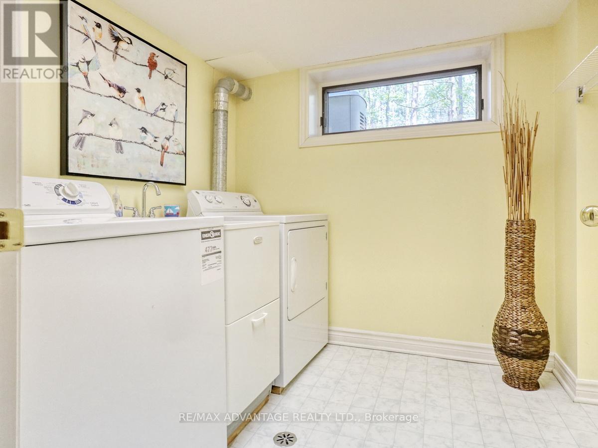 10404 Pinetree Drive, Lambton Shores, Ontario  N0M 1T0 - Photo 39 - X13165260