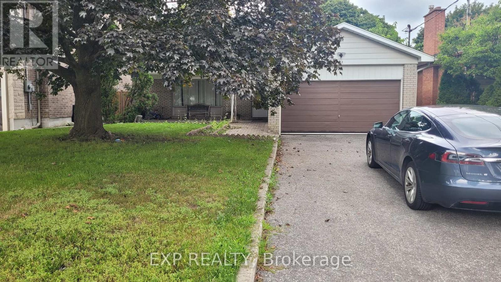 52 Lloydminster Crescent, Toronto, Ontario  M2M 2S1 - Photo 3 - C13165286