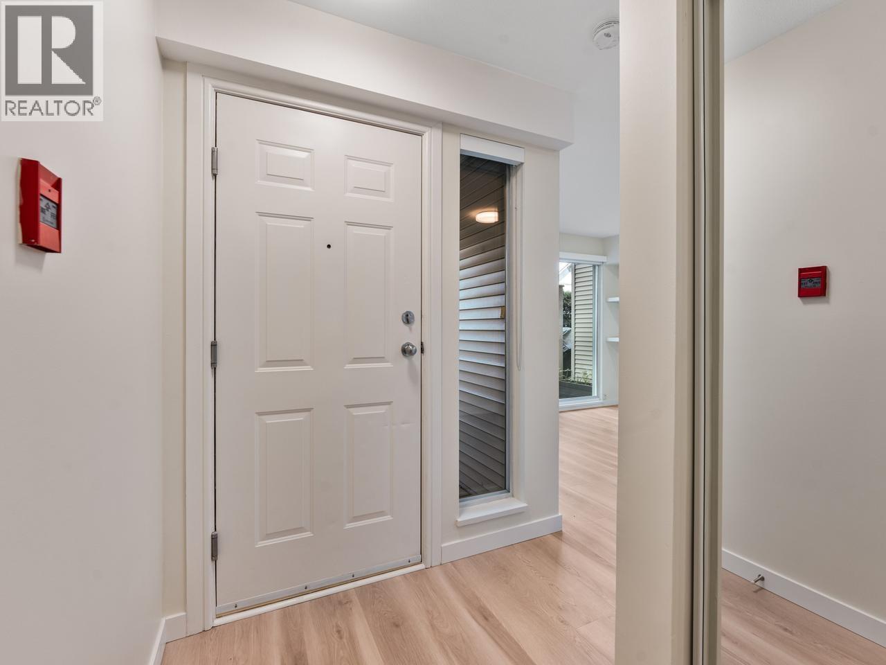 3138 W 4th Avenue, Vancouver, British Columbia  V6K 1R7 - Photo 3 - R3127145