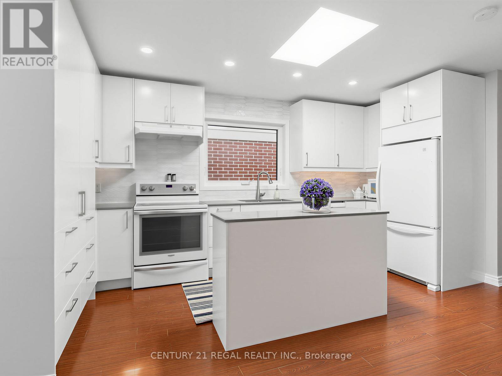 9 Craiglee Drive, Toronto (Birchcliffe-Cliffside), Ontario  M1N 2L7 - Photo 7 - E13165250