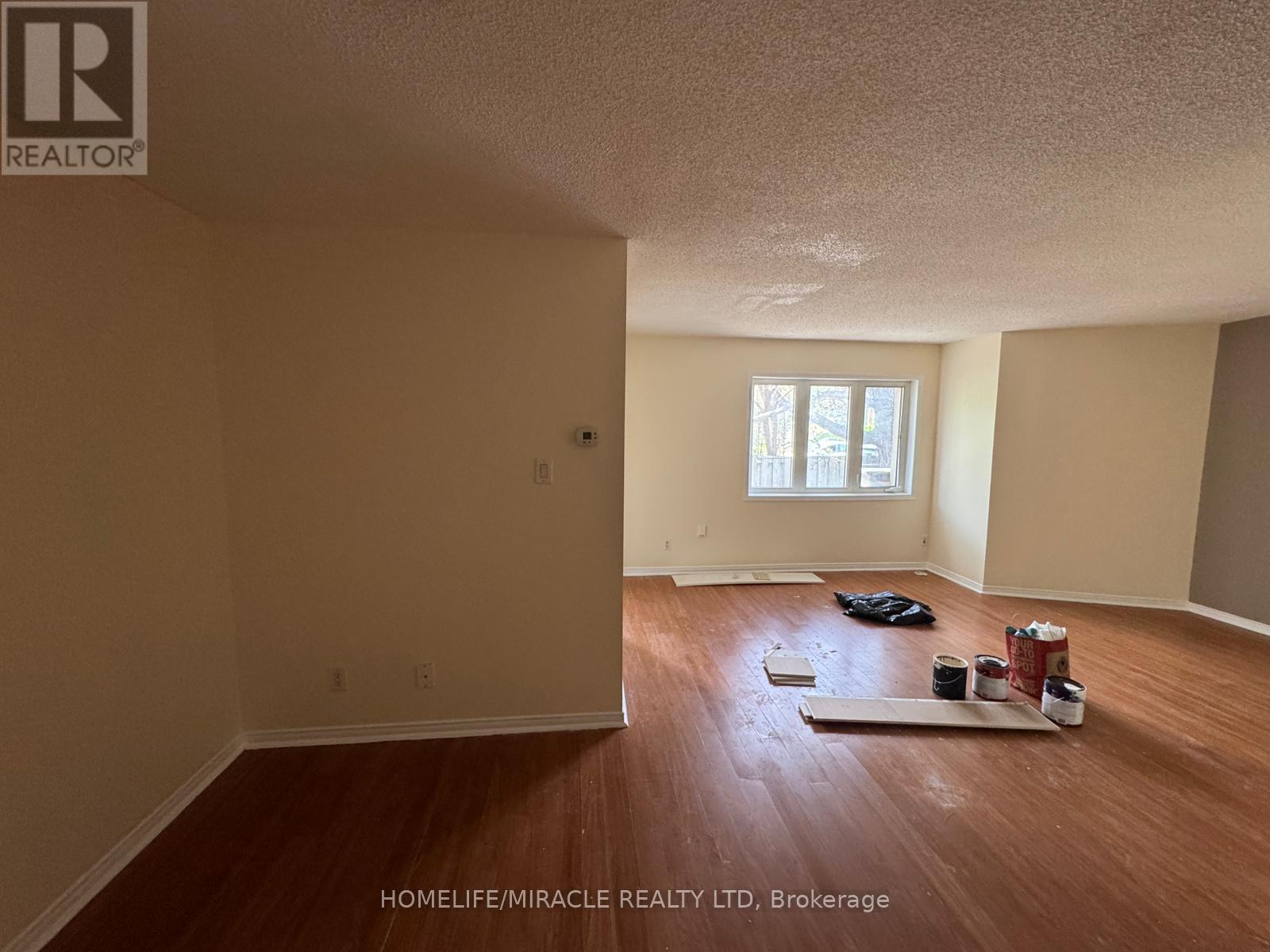 1 - 565 Kennedy Road, Toronto (Kennedy Park), Ontario  M1K 2B2 - Photo 2 - E13165256
