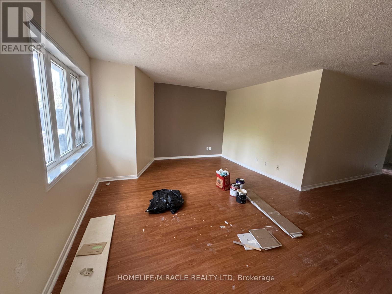 1 - 565 Kennedy Road, Toronto (Kennedy Park), Ontario  M1K 2B2 - Photo 3 - E13165256