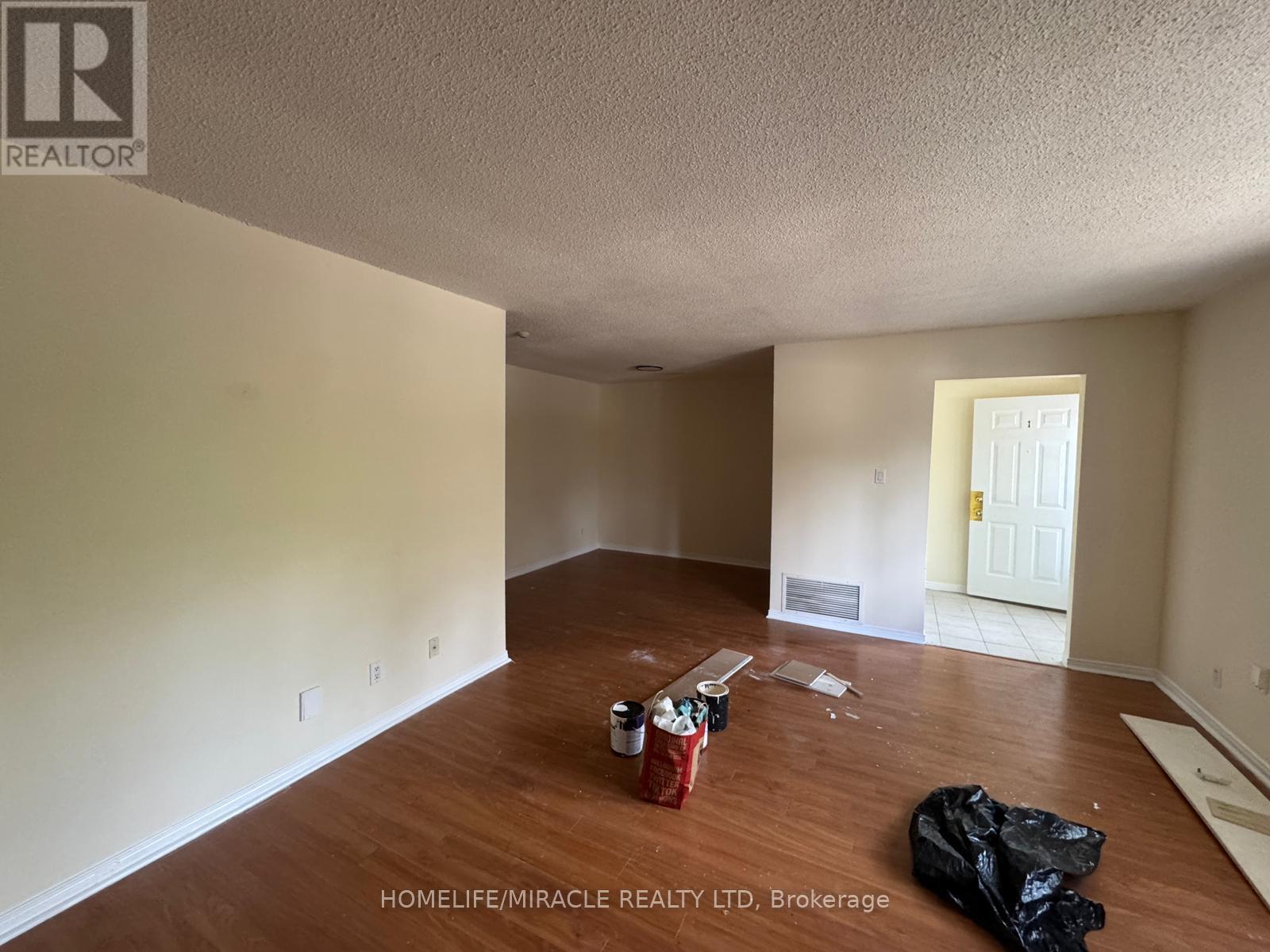 1 - 565 Kennedy Road, Toronto (Kennedy Park), Ontario  M1K 2B2 - Photo 4 - E13165256