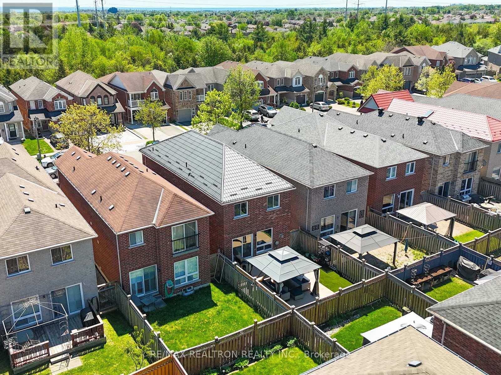 664 Sunbird Trail, Pickering, Ontario L1X 2X6 - Photo 37 - E13164310