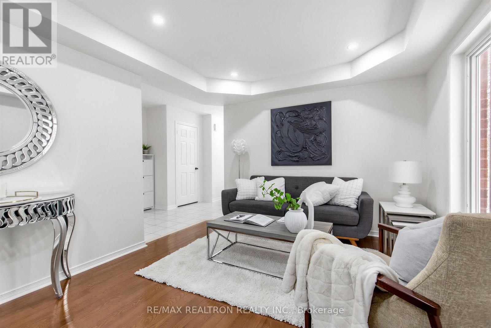 664 Sunbird Trail, Pickering, Ontario L1X 2X6 - Photo 5 - E13164310