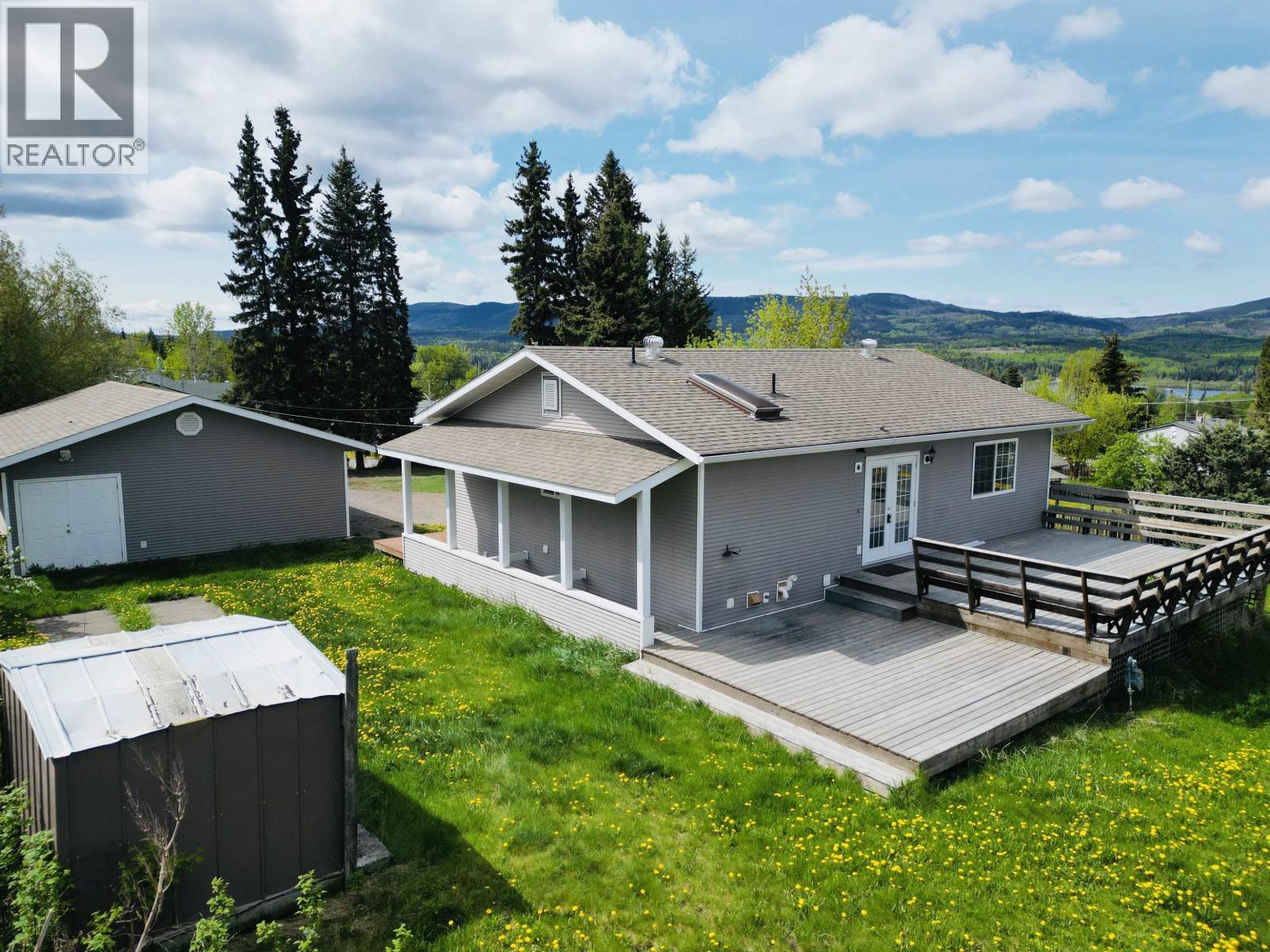245 8th Avenue, Burns Lake, British Columbia  V0J 1E0 - Photo 2 - R3127088