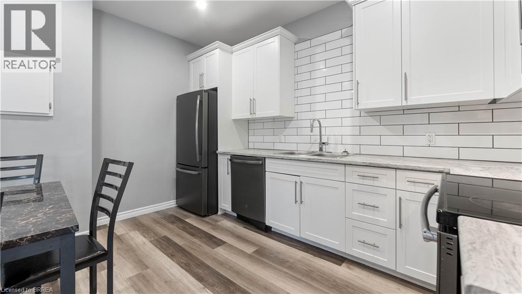 140 Superior Street, Brantford, Ontario  N3S 2L4 - Photo 12 - 40832749