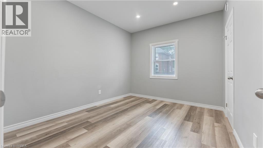140 Superior Street, Brantford, Ontario  N3S 2L4 - Photo 8 - 40832749