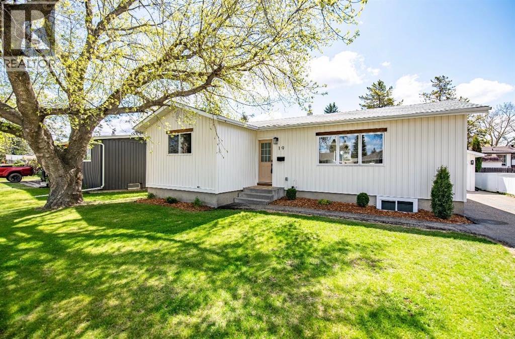 19 Spencer Street, Red Deer, Alberta  T4N 0B1 - Photo 1 - A2306898