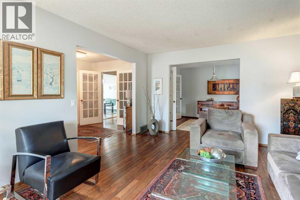 304 Lake Mead Crescent SE, Calgary, Alberta  T2J 3Z9 - Photo 4 - A2310803