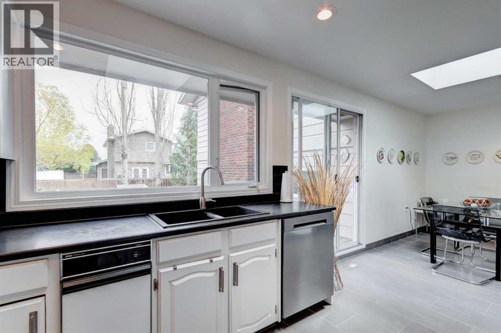 304 Lake Mead Crescent SE, Calgary, Alberta  T2J 3Z9 - Photo 10 - A2310803