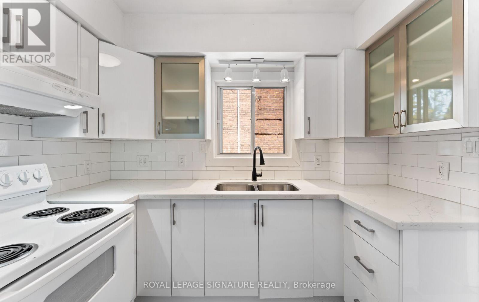 165 Nairn Avenue, Toronto, Ontario M6E 4H2 - Photo 13 - W13130422