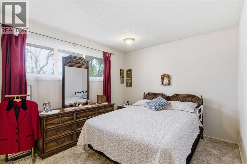 6004 Lloyd Crescent SW, Calgary, Alberta  T3E 5V7 - Photo 16 - A2312280