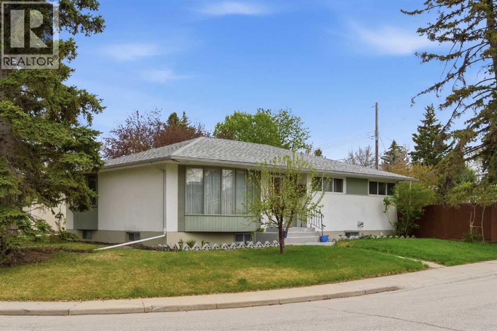 6004 Lloyd Crescent SW, Calgary, Alberta  T3E 5V7 - Photo 2 - A2312280