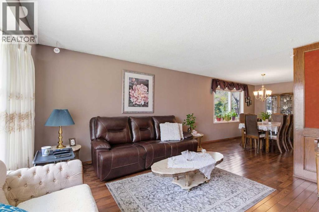 6004 Lloyd Crescent SW, Calgary, Alberta  T3E 5V7 - Photo 9 - A2312280