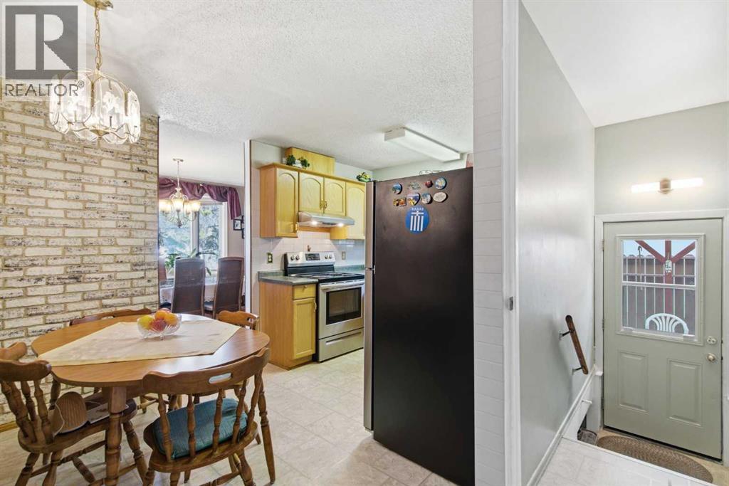 6004 Lloyd Crescent SW, Calgary, Alberta  T3E 5V7 - Photo 15 - A2312280