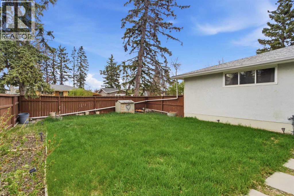 6004 Lloyd Crescent SW, Calgary, Alberta  T3E 5V7 - Photo 40 - A2312280