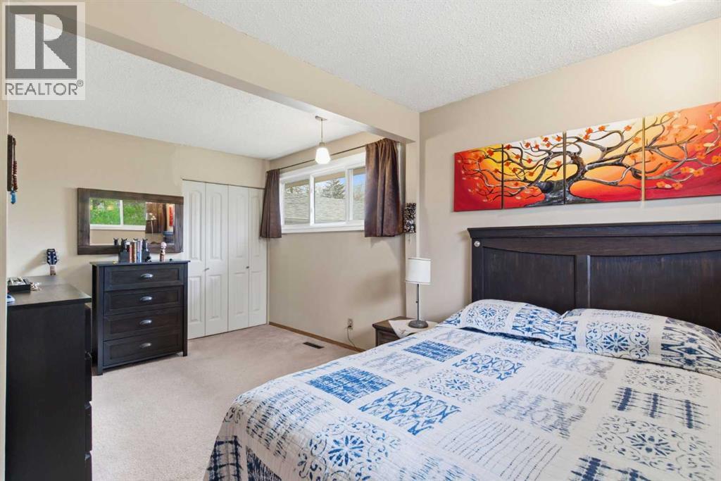 6004 Lloyd Crescent SW, Calgary, Alberta  T3E 5V7 - Photo 21 - A2312280