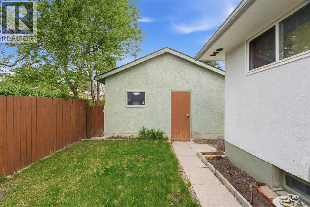 6004 Lloyd Crescent SW, Calgary, Alberta  T3E 5V7 - Photo 44 - A2312280