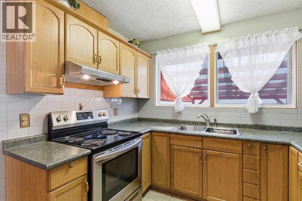 6004 Lloyd Crescent SW, Calgary, Alberta  T3E 5V7 - Photo 13 - A2312280
