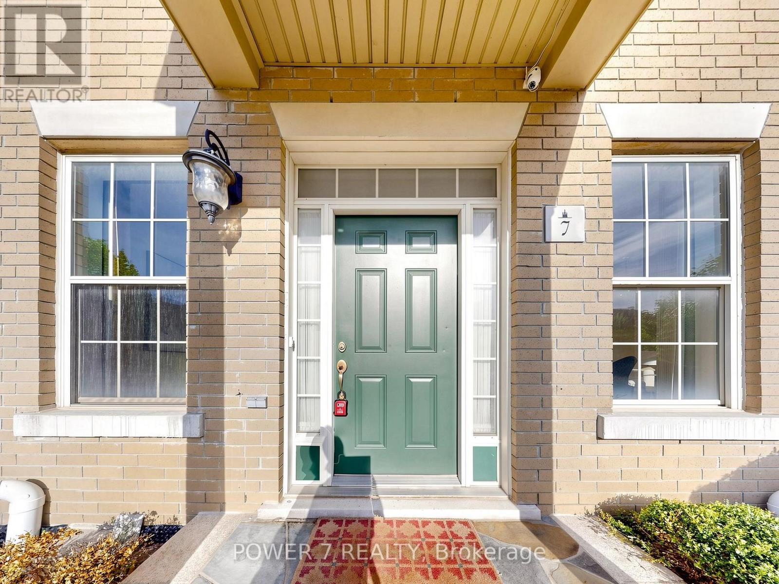 7 Bembridge Drive, Markham, Ontario  L6C 0J3 - Photo 2 - N13165288