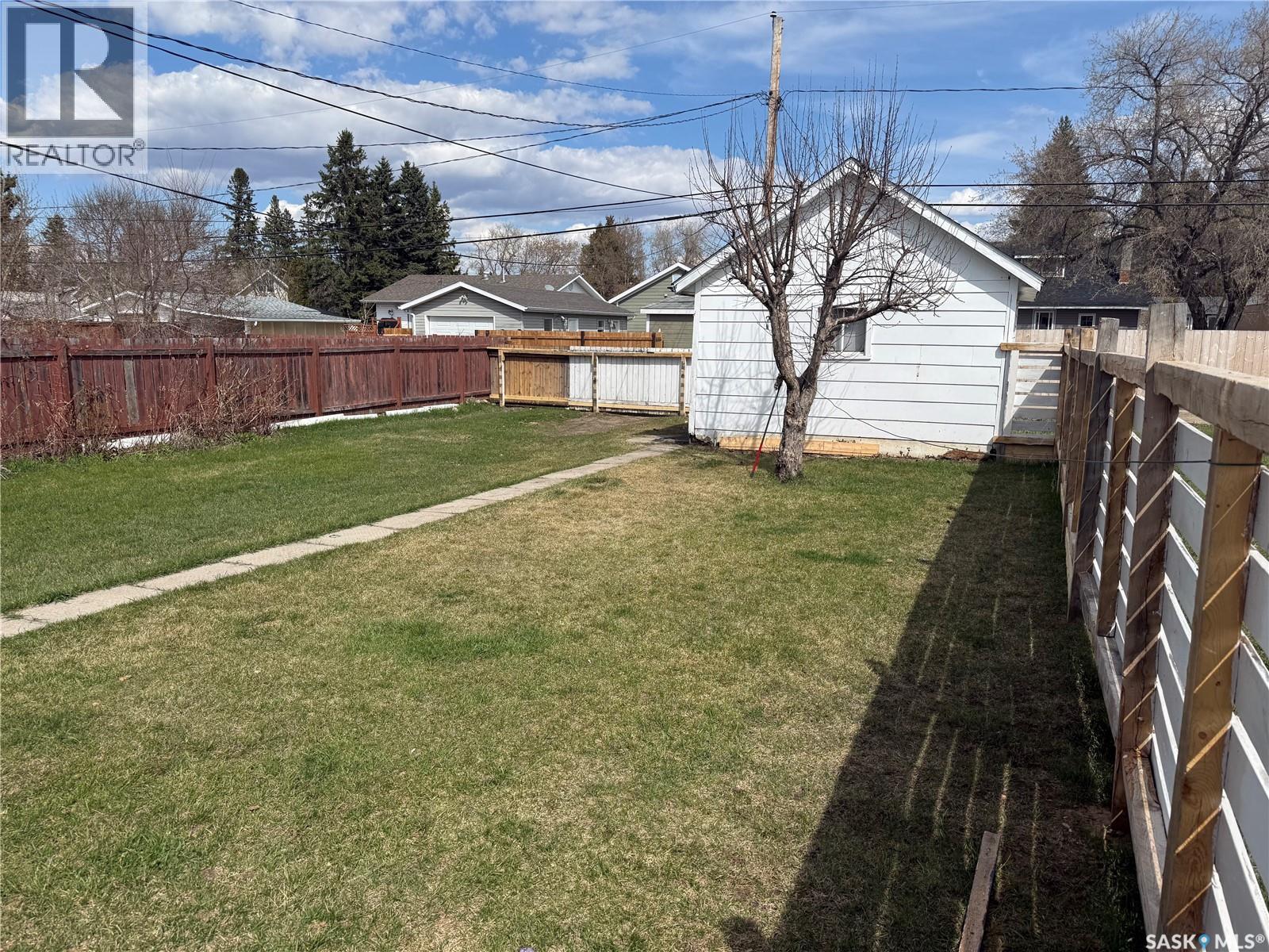 901 2nd Street W, Nipawin, Saskatchewan  S0E 1E0 - Photo 3 - SK036881