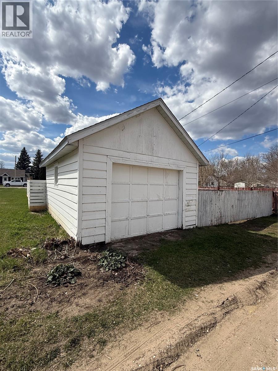 901 2nd Street W, Nipawin, Saskatchewan  S0E 1E0 - Photo 5 - SK036881