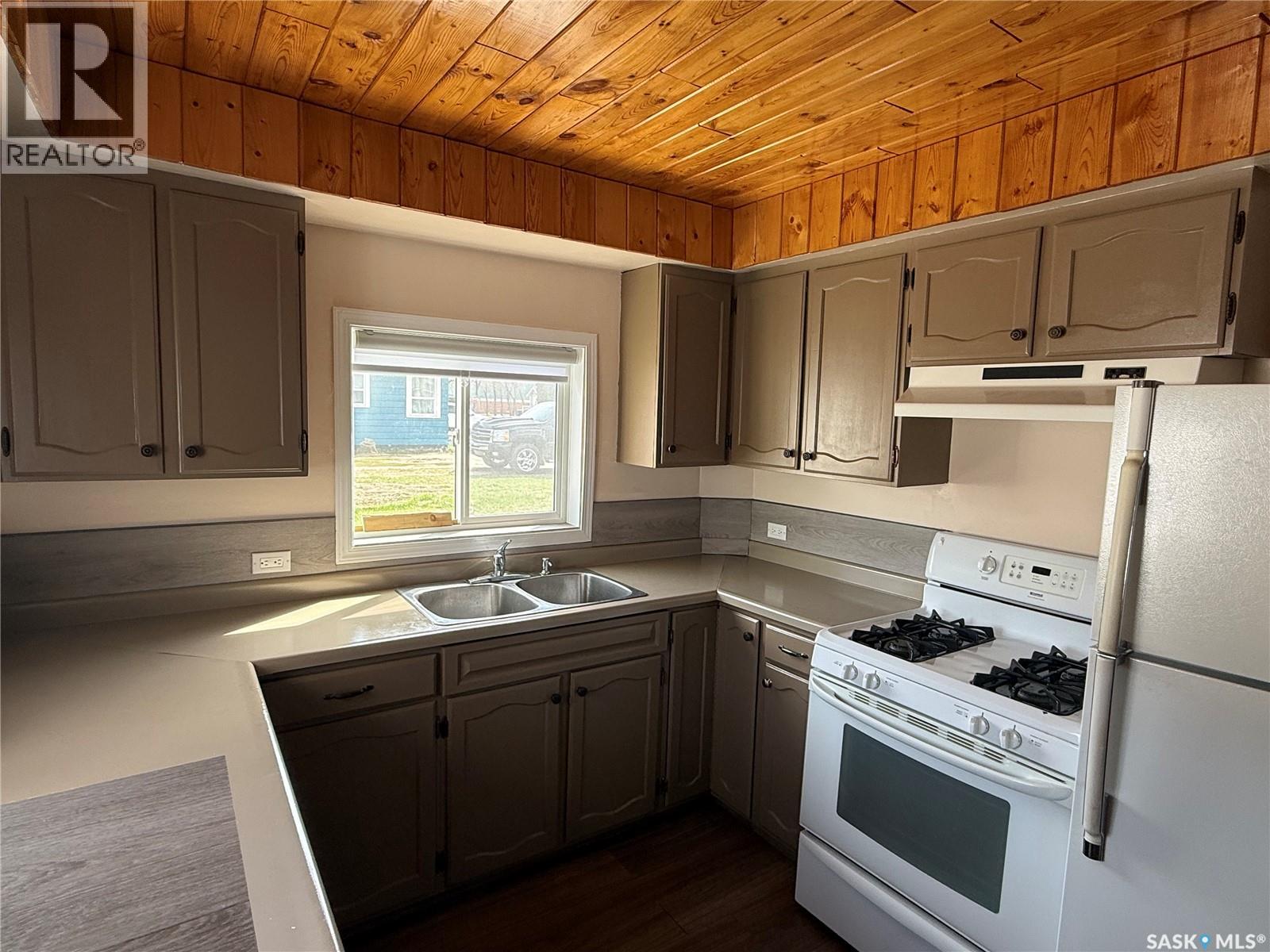 901 2nd Street W, Nipawin, Saskatchewan  S0E 1E0 - Photo 8 - SK036881