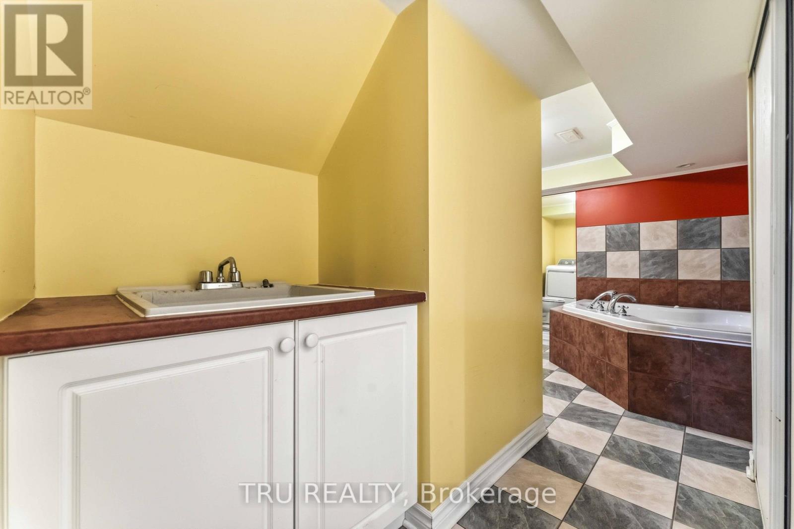 359 Burnt Ember Way, Ottawa, Ontario  K1E 2B6 - Photo 40 - X13165360