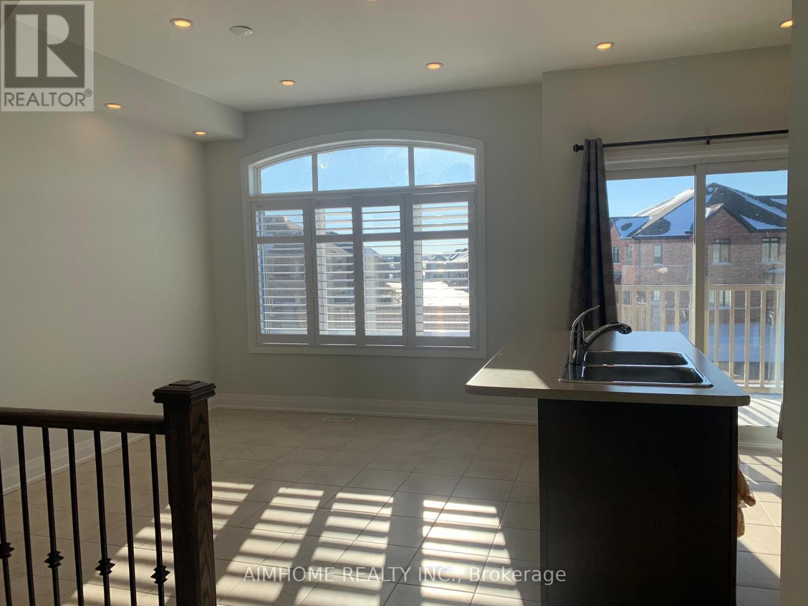 12 Summerbeam Way, Brampton, Ontario L6Y 6K5 - Photo 5 - W13165352