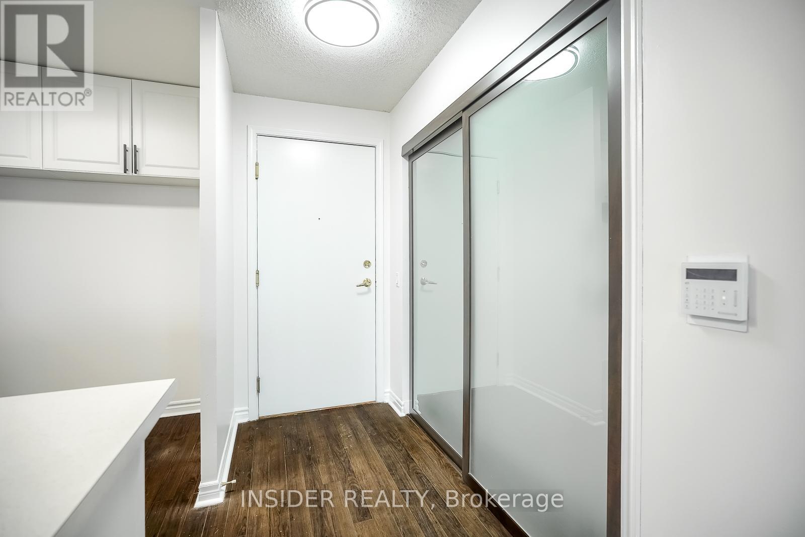 2009 - 35 Kingsbridge Garden Circle, Mississauga, Ontario L5R 3Z5 - Photo 10 - W13165358