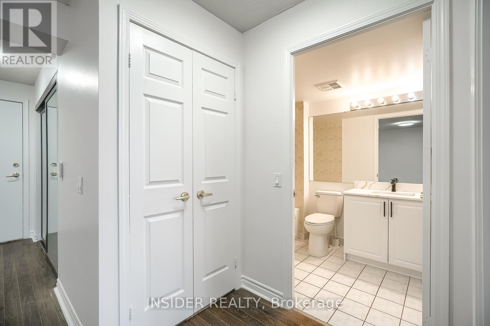 2009 - 35 Kingsbridge Garden Circle, Mississauga, Ontario L5R 3Z5 - Photo 5 - W13165358
