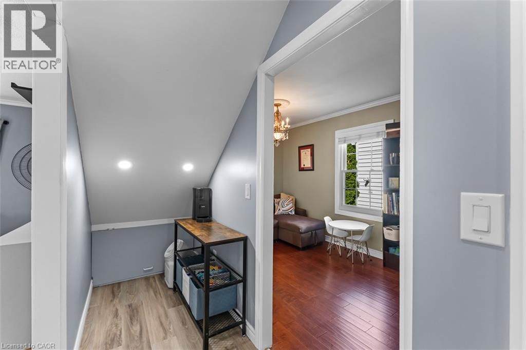 8 Coventry Street, St. Catharines, Ontario  L2R 2X5 - Photo 12 - 40832493