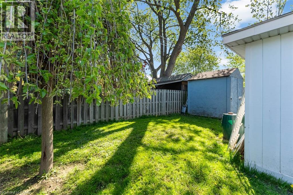 8 Coventry Street, St. Catharines, Ontario  L2R 2X5 - Photo 32 - 40832493