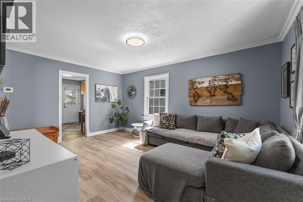 8 Coventry Street, St. Catharines, Ontario  L2R 2X5 - Photo 4 - 40832493