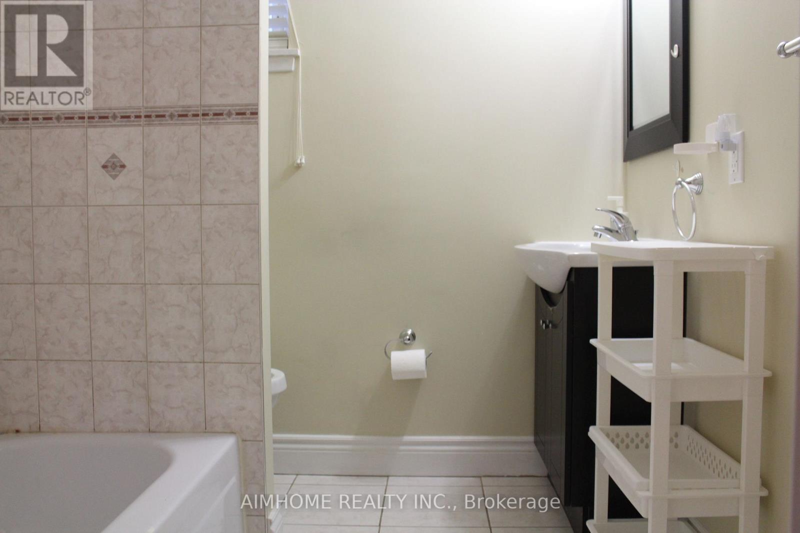 Lower - 100 Fenelon Drive, Toronto, Ontario M3A 3K6 - Photo 11 - C13165394
