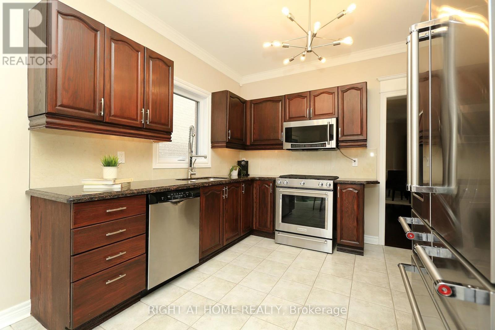 308 Rushbrook Drive, Newmarket, Ontario  L3X 2C8 - Photo 16 - N13165392