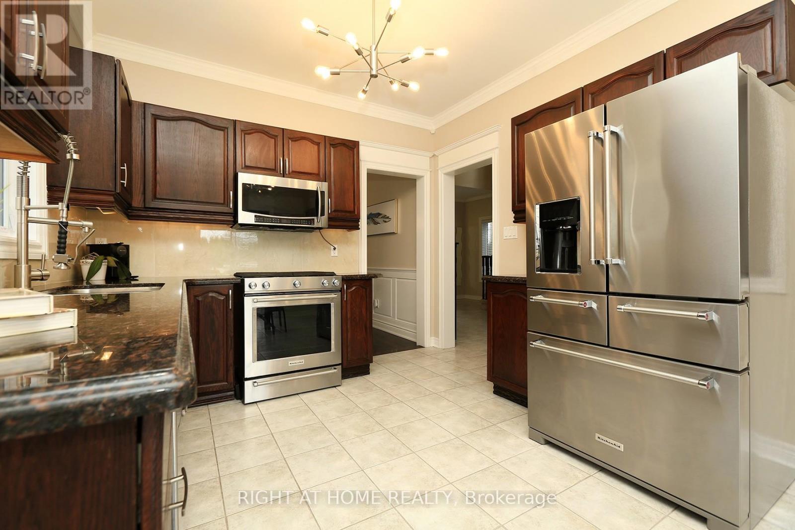 308 Rushbrook Drive, Newmarket, Ontario  L3X 2C8 - Photo 19 - N13165392
