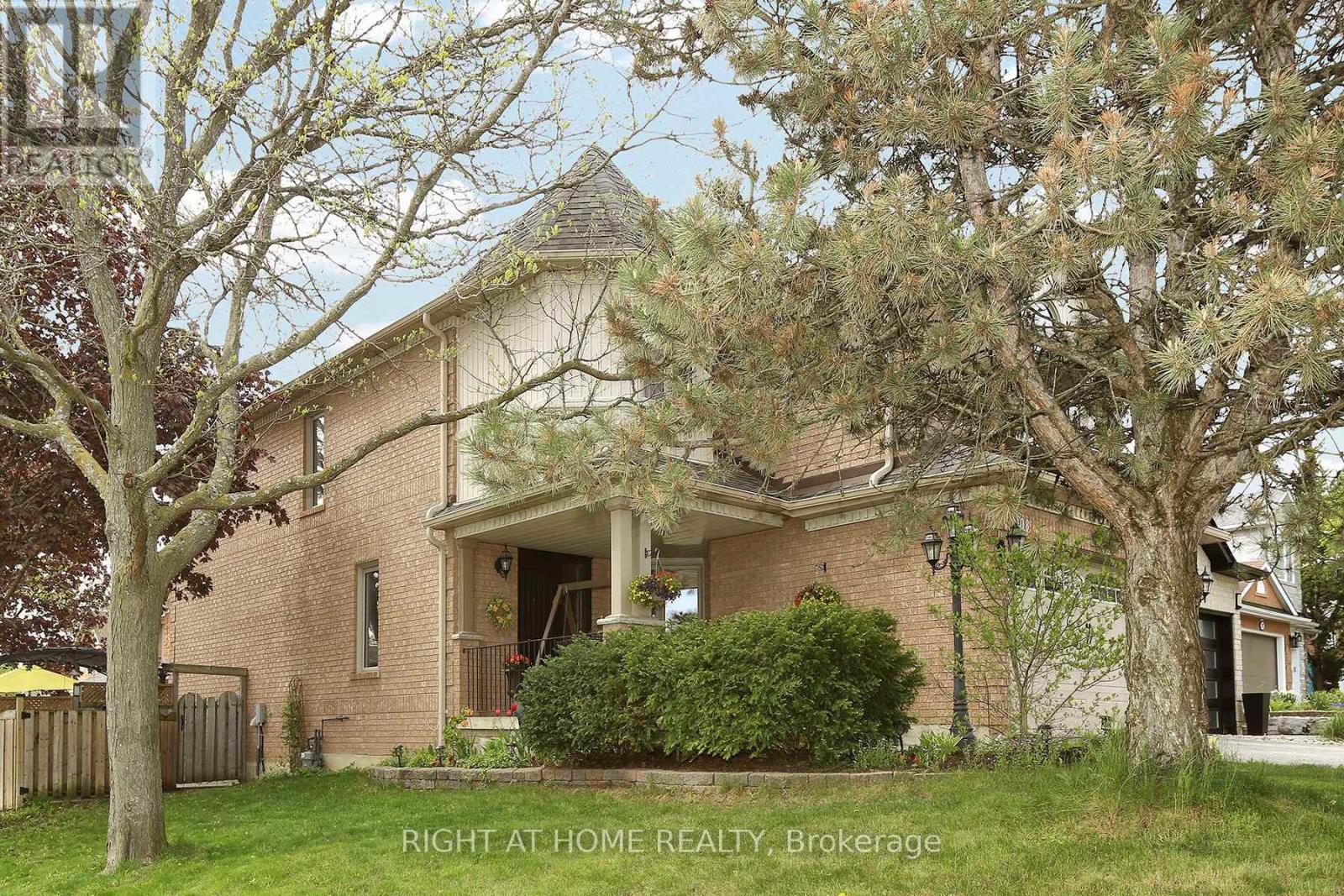 308 Rushbrook Drive, Newmarket, Ontario  L3X 2C8 - Photo 3 - N13165392