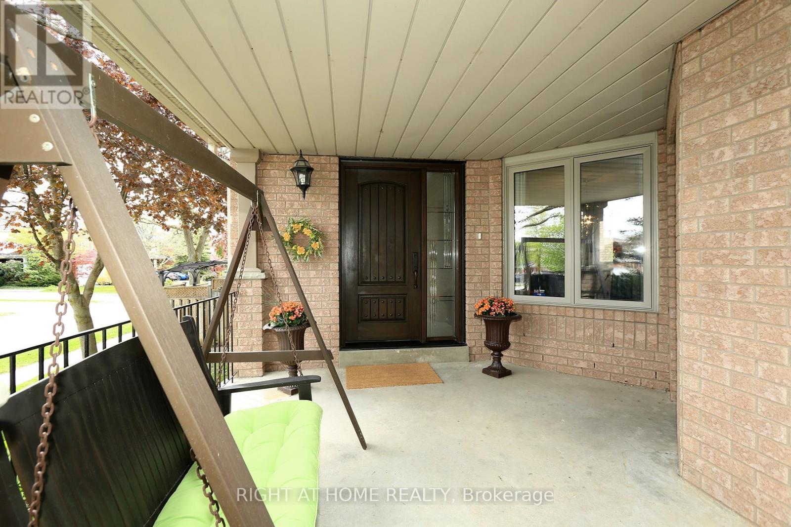 308 Rushbrook Drive, Newmarket, Ontario  L3X 2C8 - Photo 5 - N13165392
