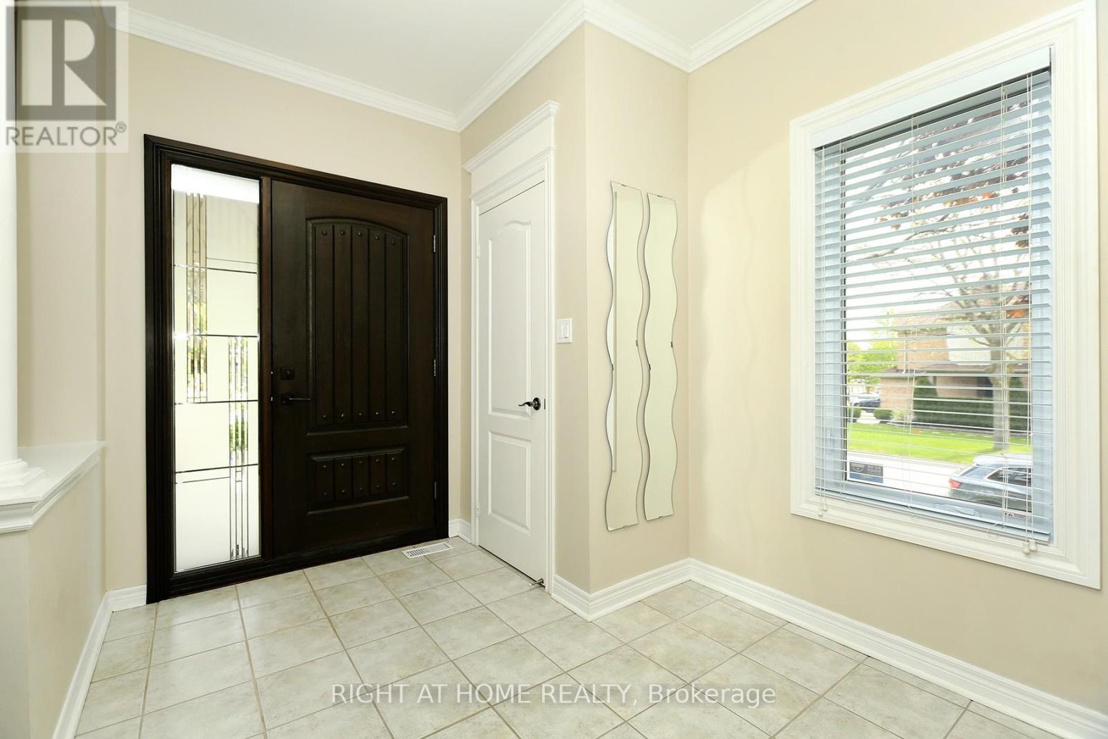 308 Rushbrook Drive, Newmarket, Ontario  L3X 2C8 - Photo 7 - N13165392