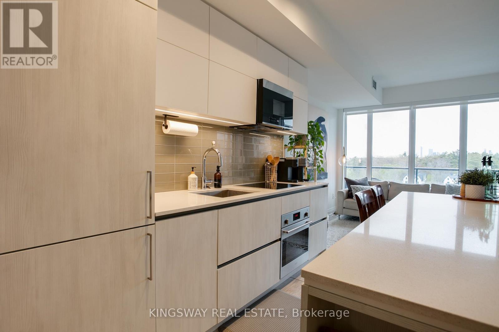 21 Park Street, Mississauga, Ontario  L5G 1L7 - Photo 9 - W13165378