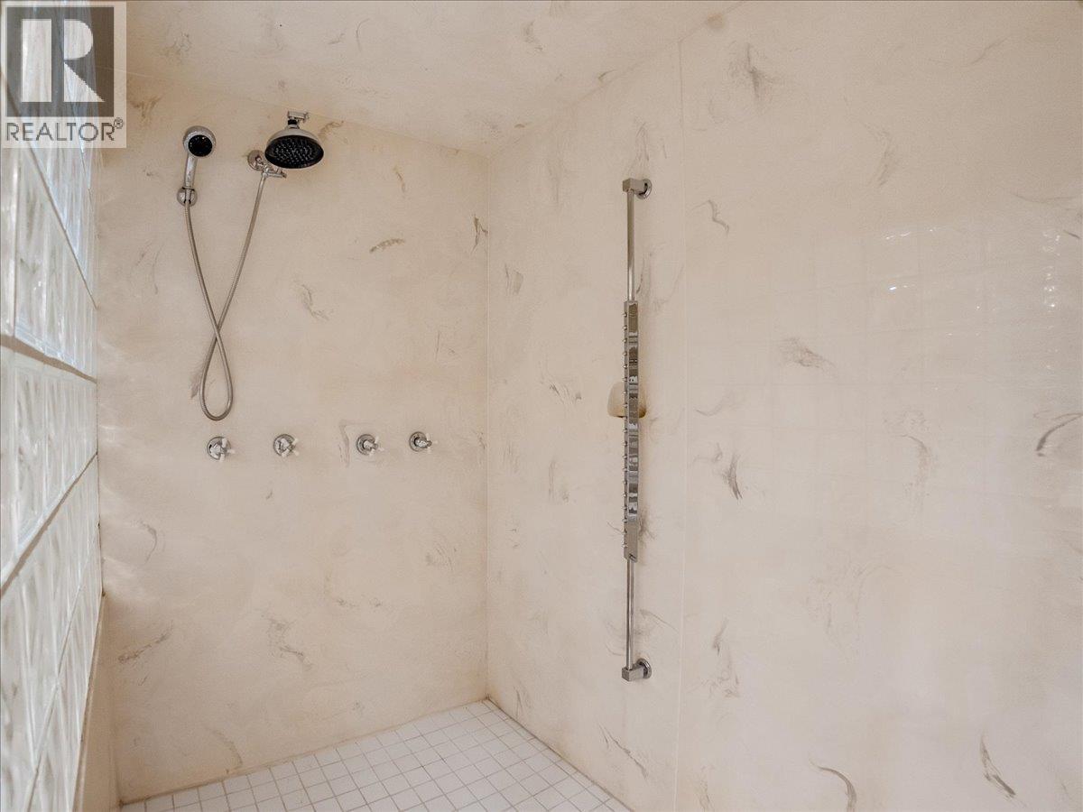 100 Sandner Road, Christina Lake, British Columbia  V0H 1E0 - Photo 40 - 10386657
