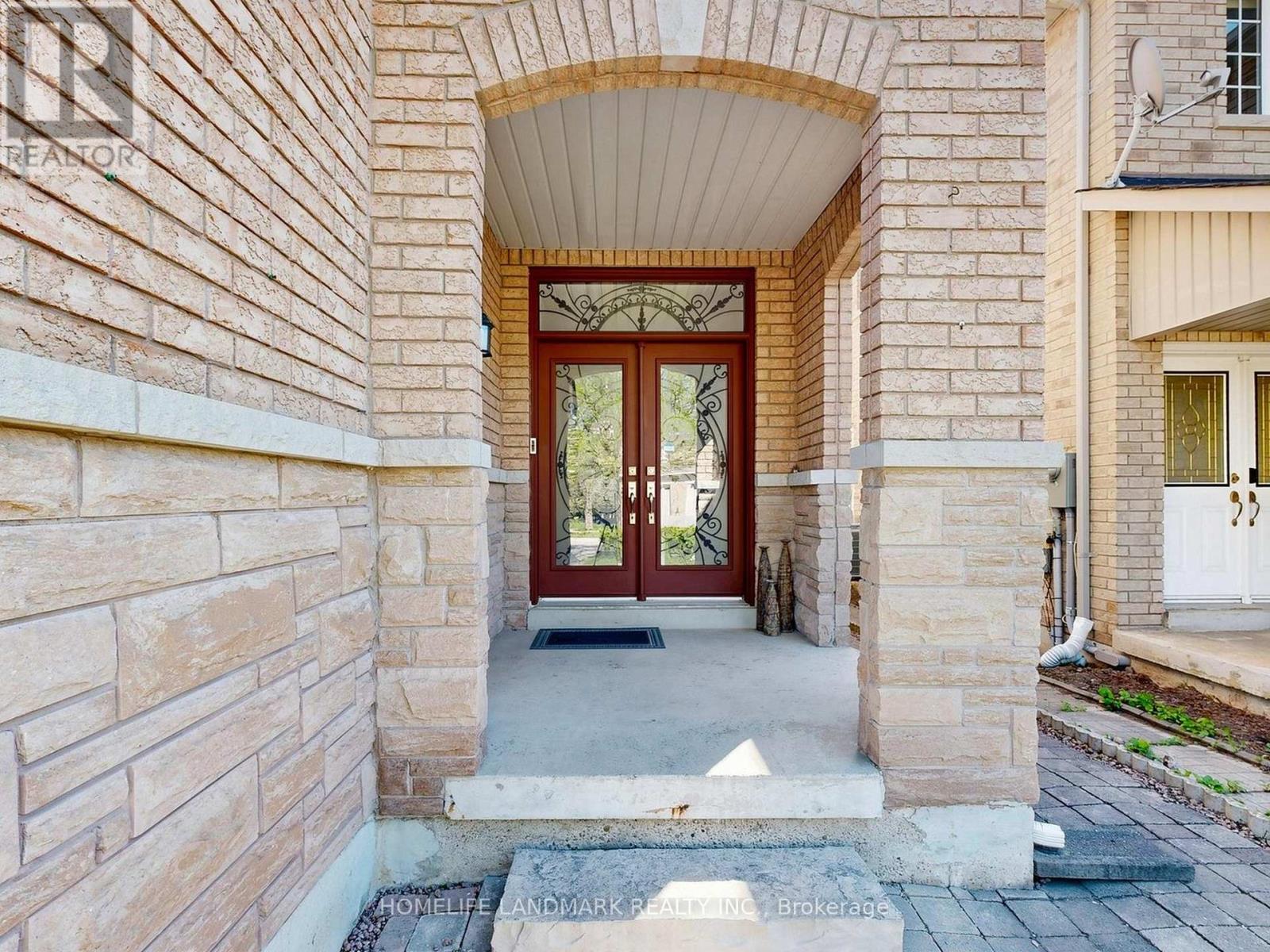 11 Headwater Crescent, Richmond Hill, Ontario  L4E 4G1 - Photo 3 - N13155398