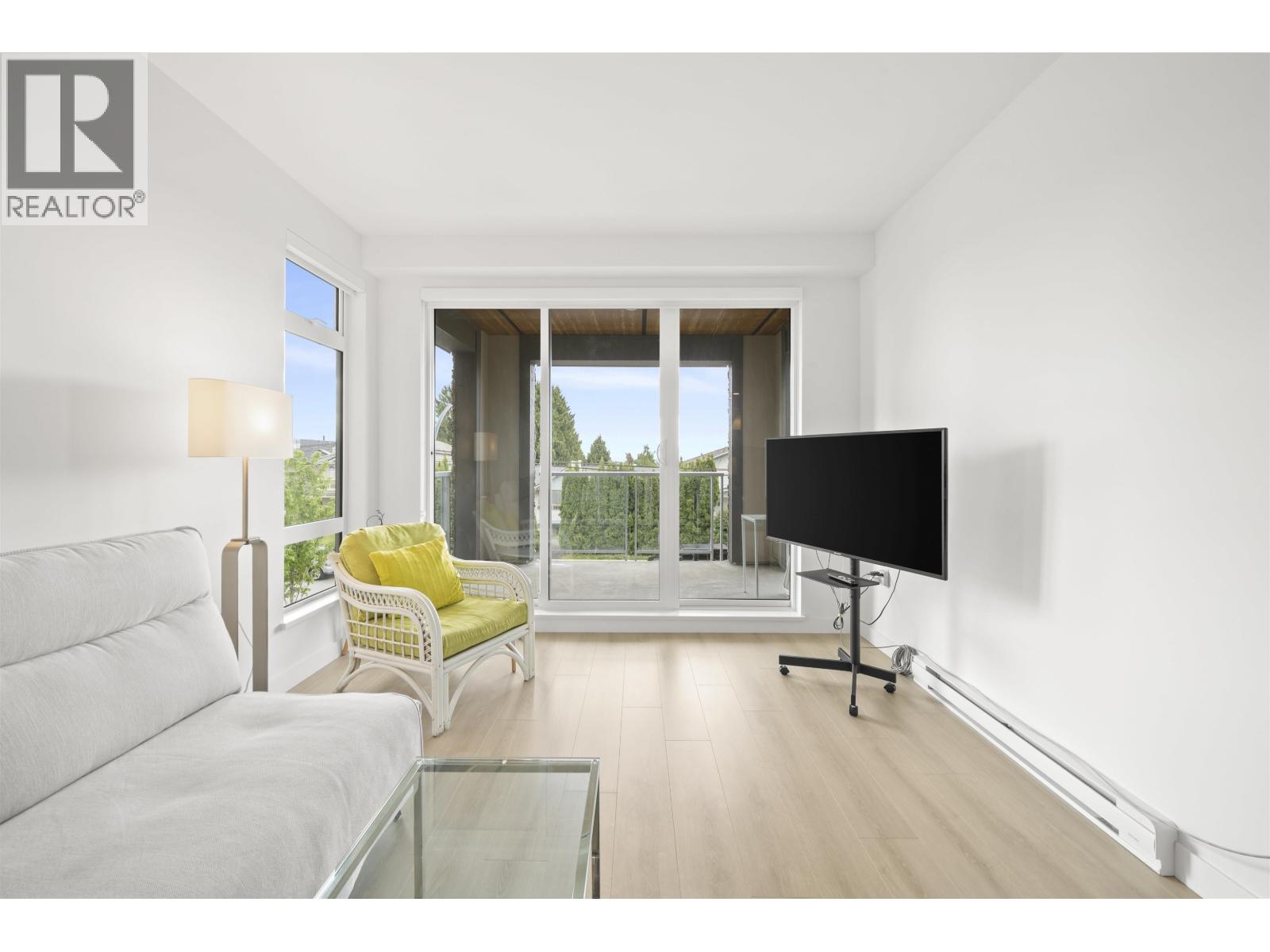 213 7799 17th Street, Burnaby, British Columbia  V3N 0J5 - Photo 8 - R3125409