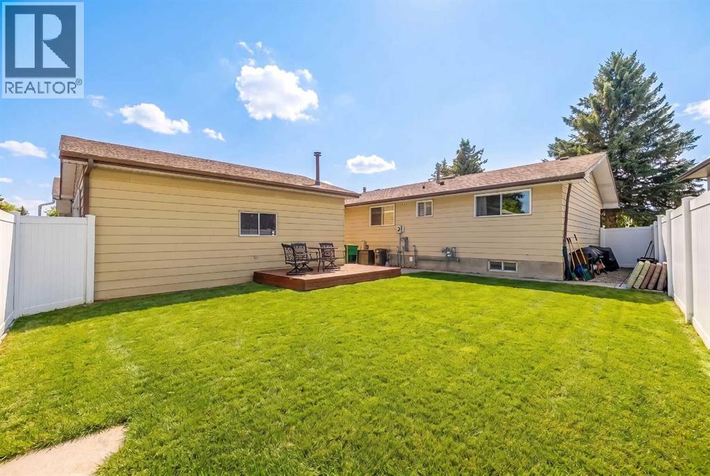 116 Dovercrest Way SE, Calgary, Alberta  T2B 2L9 - Photo 3 - A2305455